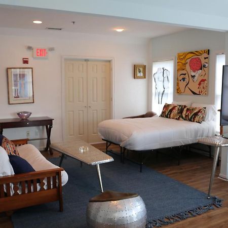 Tavern On The Bay Hotel - Frank Sinatra Suite Somers Point Extérieur photo