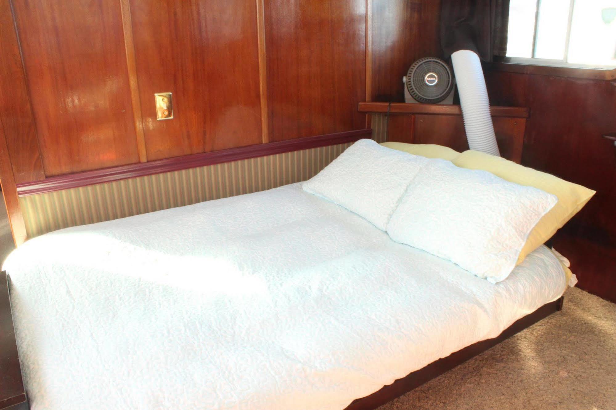 Tavern On The Bay Hotel - Frank Sinatra Suite Somers Point Extérieur photo
